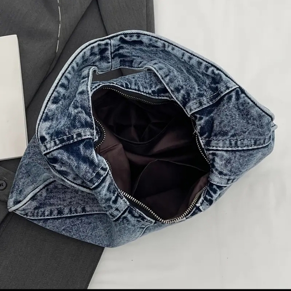 Last One!NEW!  Trendy Half-Moon Denim Bag – Stylish, Spacious & Comfy sz medium - Picture 9 of 10